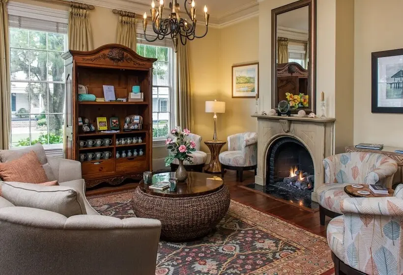 Aamiaismajoitus (B&B) The Addison On Amelia