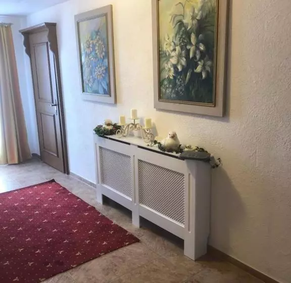 Hotelli Alpenrose Gut Schlafen & Frühstücken