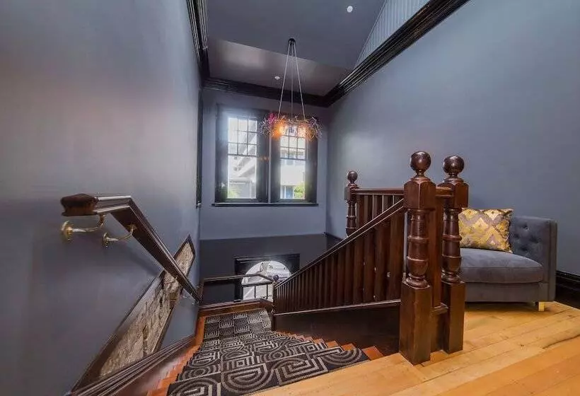 هتل Clarence Boutique