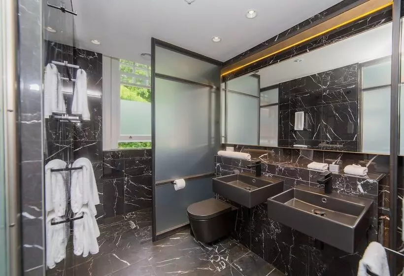 هتل Clarence Boutique