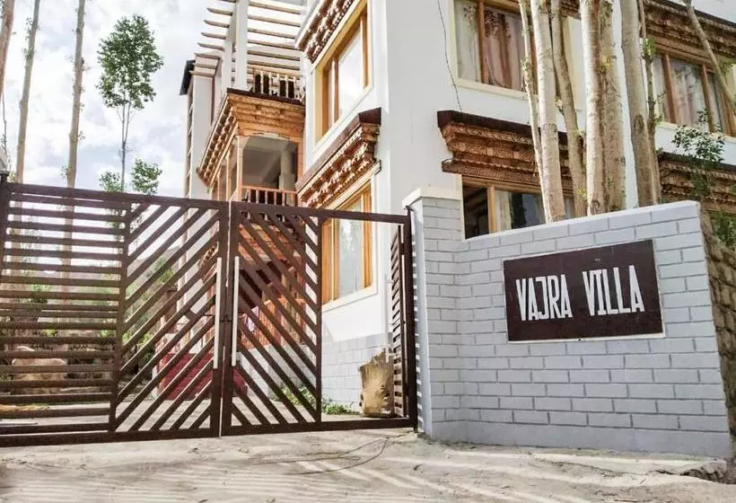 هتل Vajra Villa