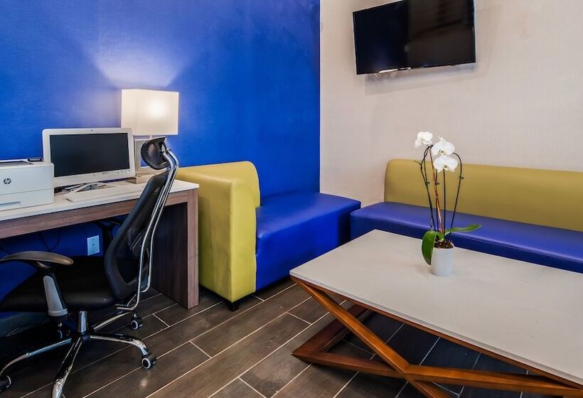 בית מלון כפרי Best Western Plus Stadium Inn