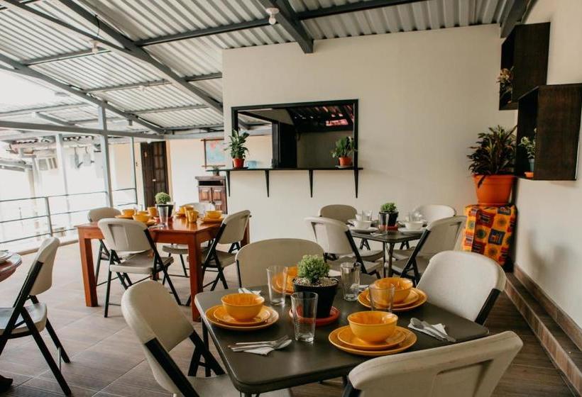 هتل Tropical Inn Poptún