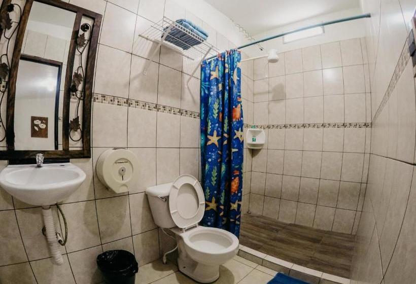 هتل Tropical Inn Poptún