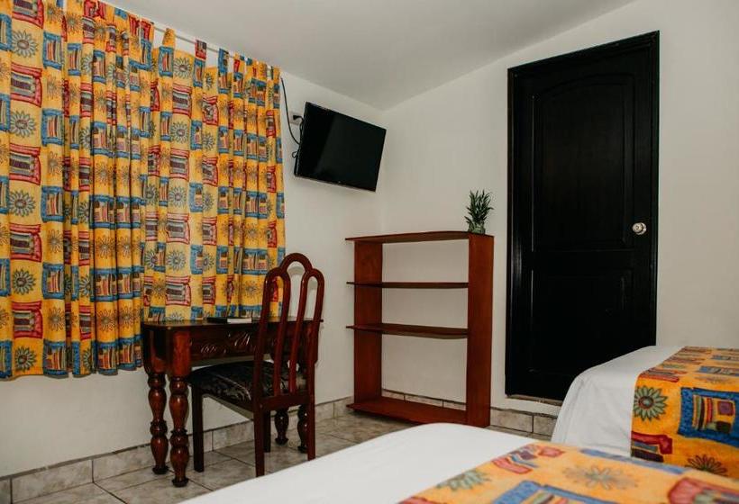 هتل Tropical Inn Poptún