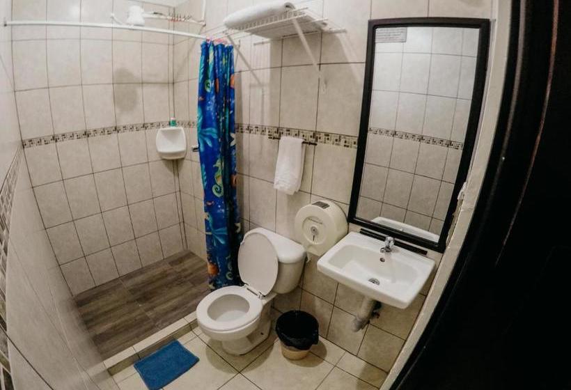 هتل Tropical Inn Poptún