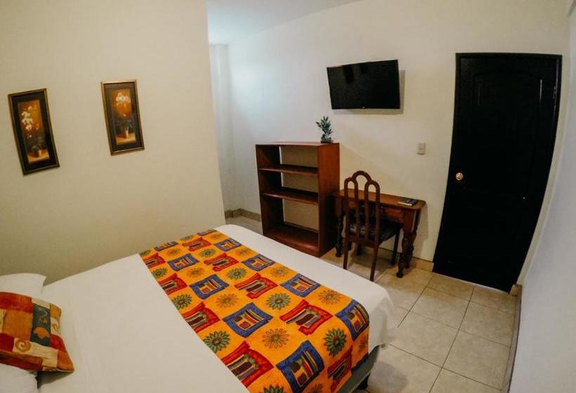 هتل Tropical Inn Poptún