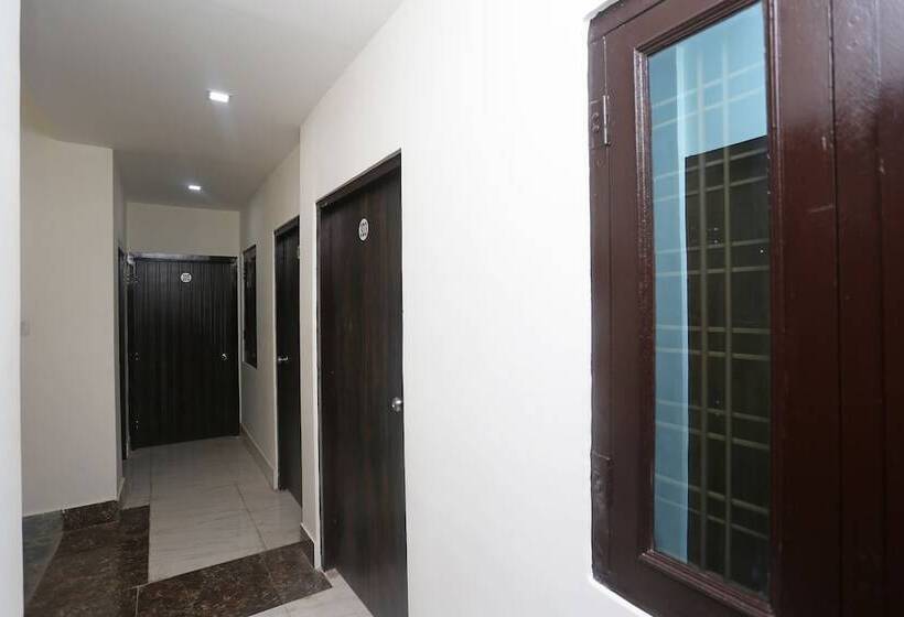 Oyo 18301 Hotel Aone