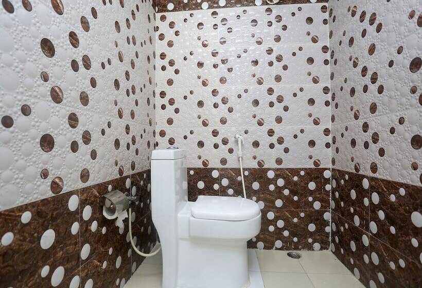 Oyo 18301 Hotel Aone