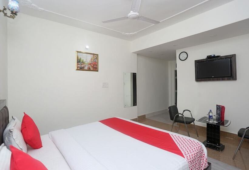 Oyo 18301 Hotel Aone