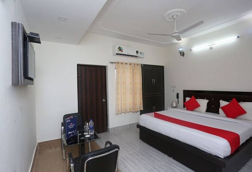 Oyo 18301 Hotel Aone