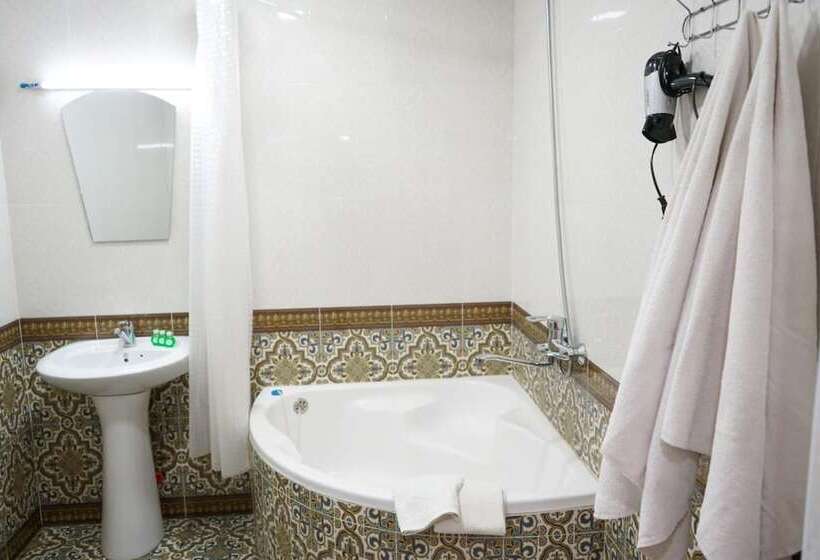 פנסיון B House Boutique With Terrace