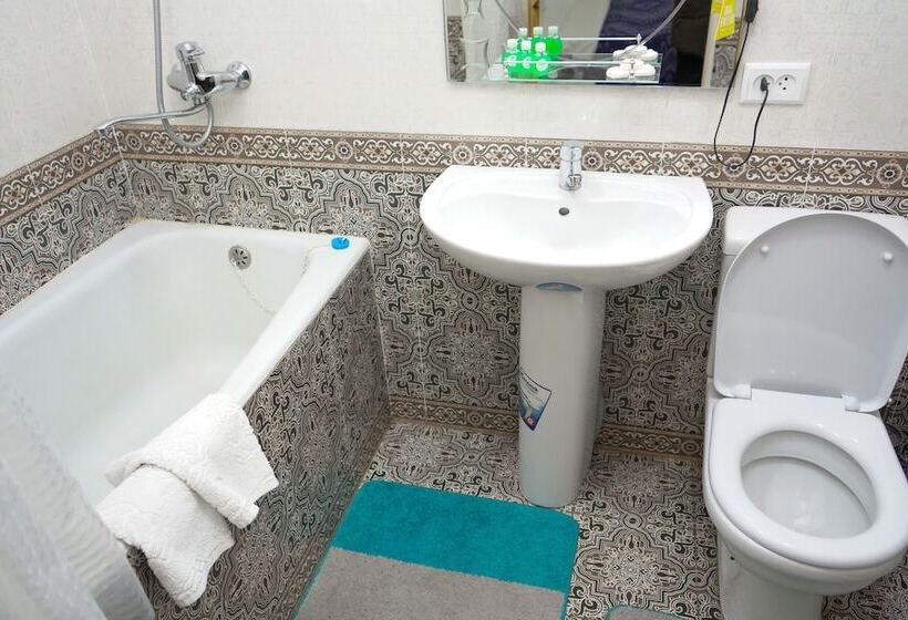 פנסיון B House Boutique With Terrace