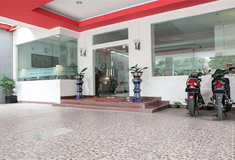 בית מלון כפרי Reddoorz Near Trans Studio Mall 3