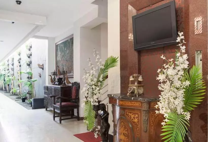 Hotelli Reddoorz Near Trans Studio Mall 3