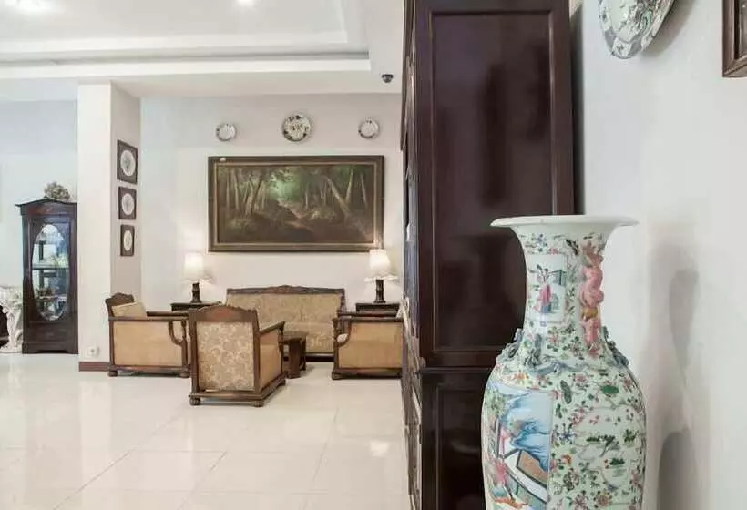 Hotelli Reddoorz Near Trans Studio Mall 3