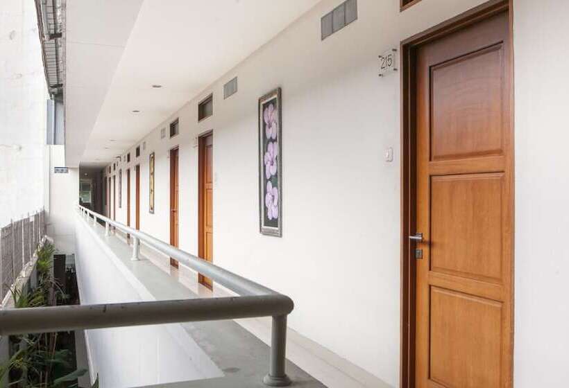 בית מלון כפרי Reddoorz Near Trans Studio Mall 3