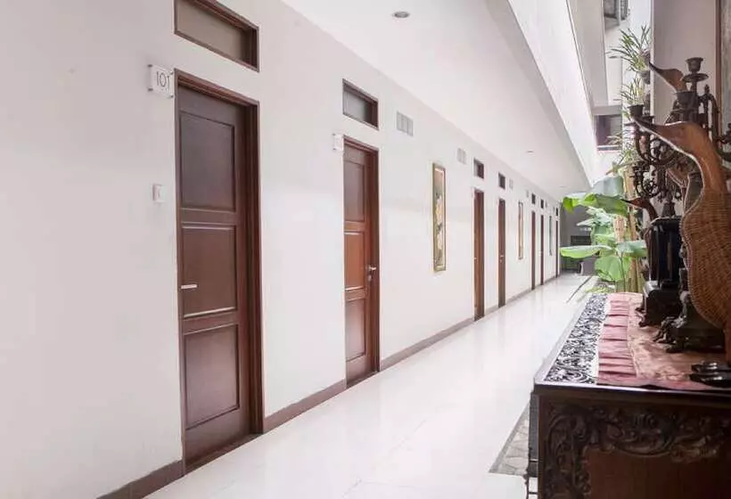 Hotelli Reddoorz Near Trans Studio Mall 3