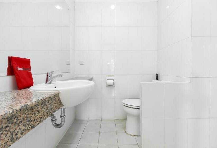 בית מלון כפרי Reddoorz Near Trans Studio Mall 3