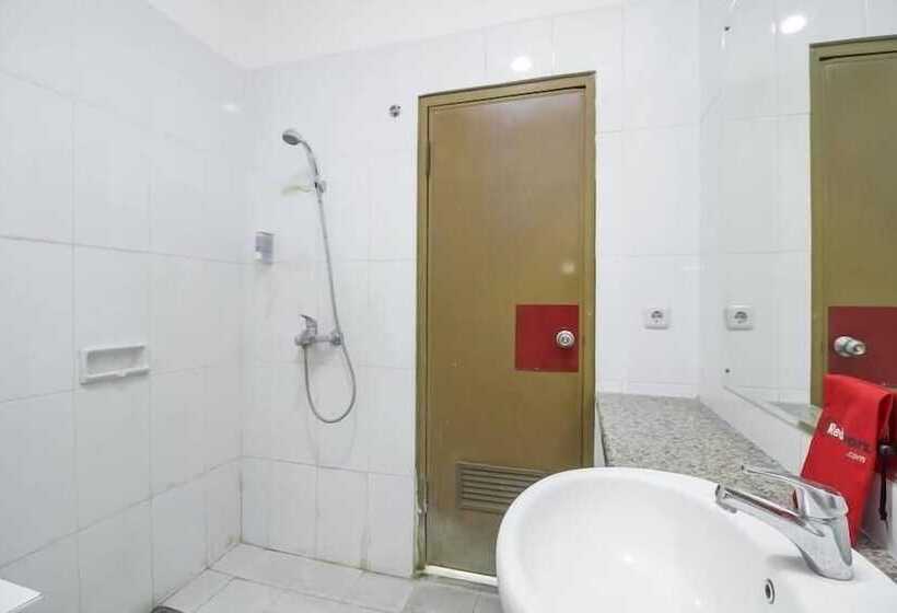 בית מלון כפרי Reddoorz Near Trans Studio Mall 3