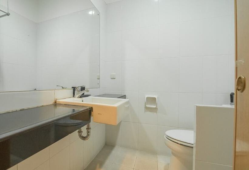 בית מלון כפרי Reddoorz Near Trans Studio Mall 3