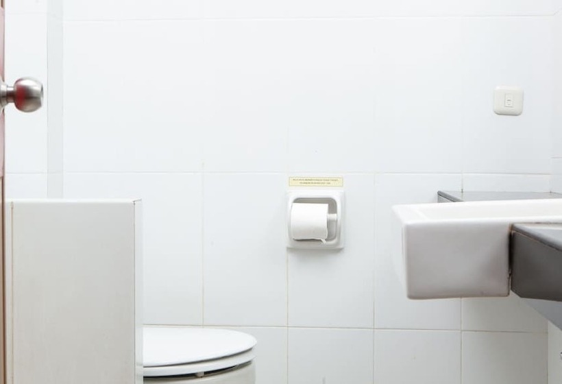 בית מלון כפרי Reddoorz Near Trans Studio Mall 3