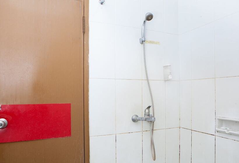 בית מלון כפרי Reddoorz Near Trans Studio Mall 3