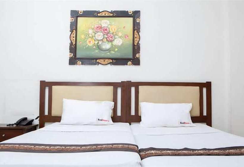 בית מלון כפרי Reddoorz Near Trans Studio Mall 3