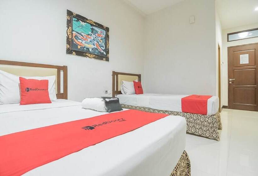 בית מלון כפרי Reddoorz Near Trans Studio Mall 3