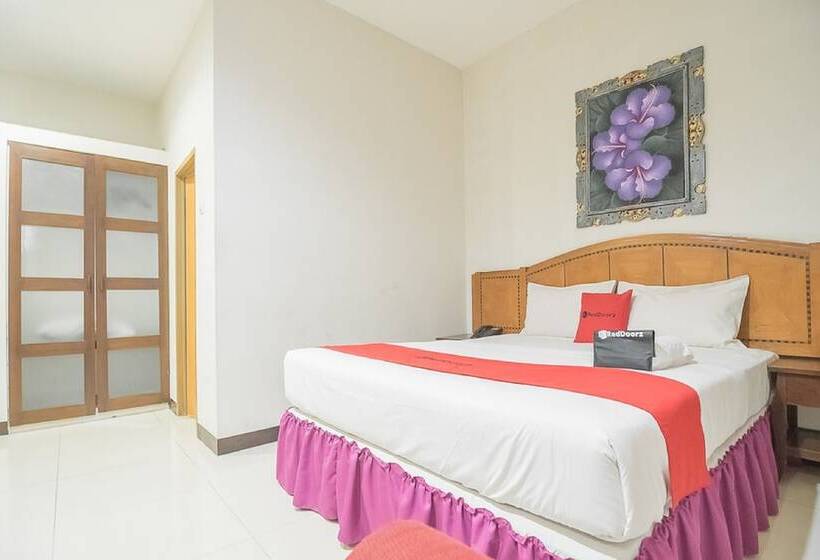 בית מלון כפרי Reddoorz Near Trans Studio Mall 3