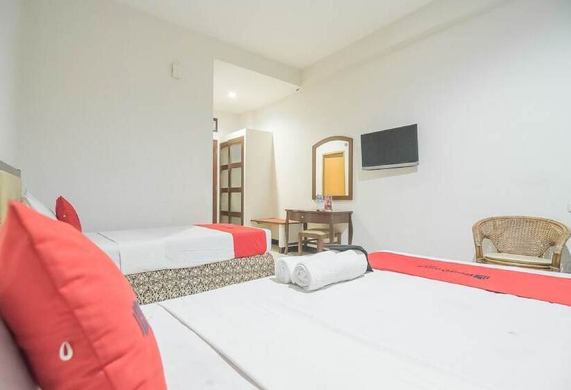 בית מלון כפרי Reddoorz Near Trans Studio Mall 3