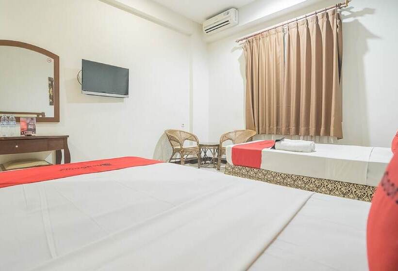 בית מלון כפרי Reddoorz Near Trans Studio Mall 3