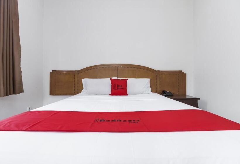 בית מלון כפרי Reddoorz Near Trans Studio Mall 3