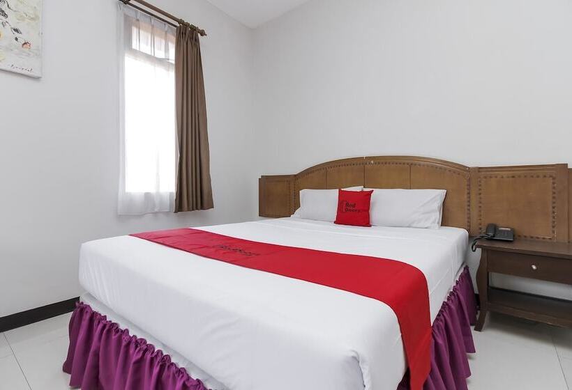 בית מלון כפרי Reddoorz Near Trans Studio Mall 3