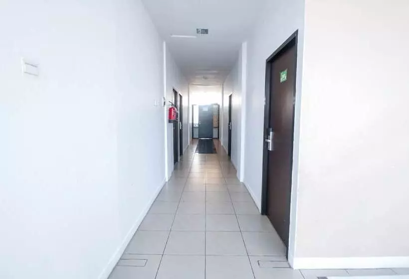 ペンション Reddoorz Near Terminal Batu Ampar