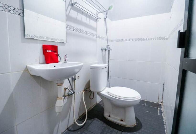 펜션 Reddoorz Near Terminal Batu Ampar