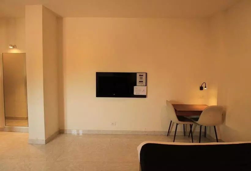 Arunaa Inn Airport Hotel, Chennai