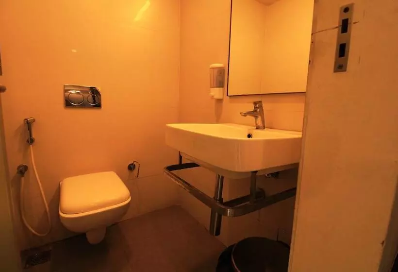Arunaa Inn Airport Hotel, Chennai