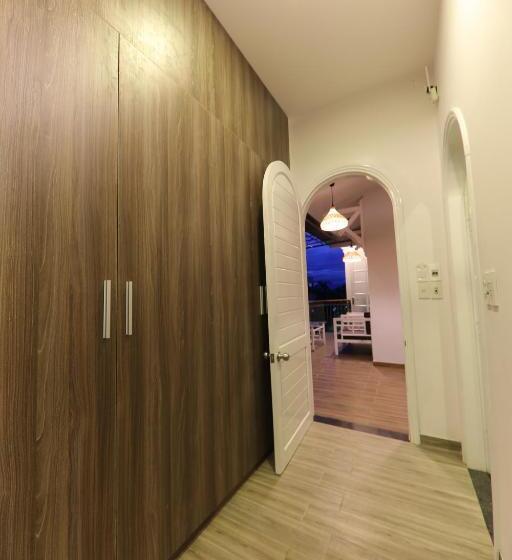 هتل Hill Bungalow