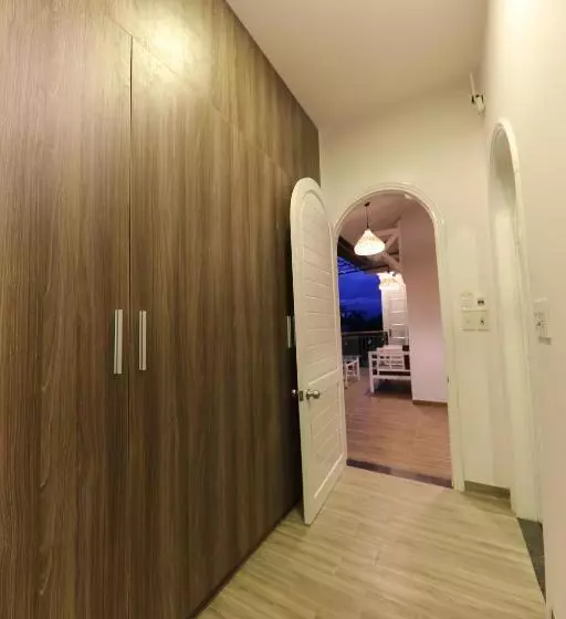 هتل Hill Bungalow