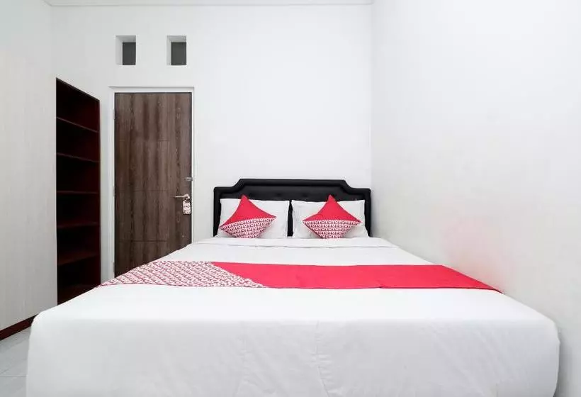 Majatalo Reddoorz Near Ahmad Yani Airport 2