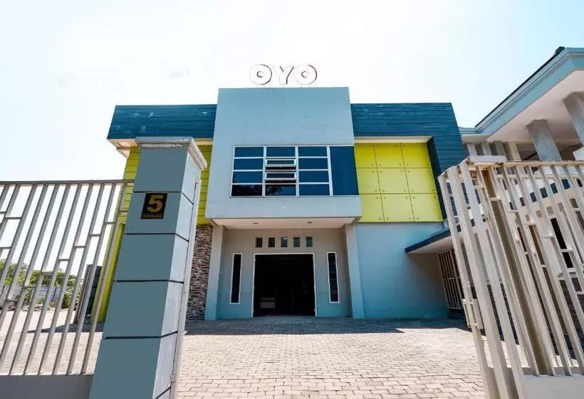 Majatalo Reddoorz Near Ahmad Yani Airport 2