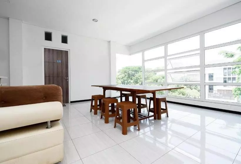Majatalo Reddoorz Near Ahmad Yani Airport 2