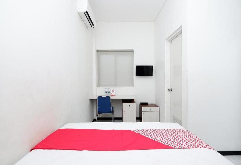 Pansiyon Reddoorz Near Ahmad Yani Airport 2