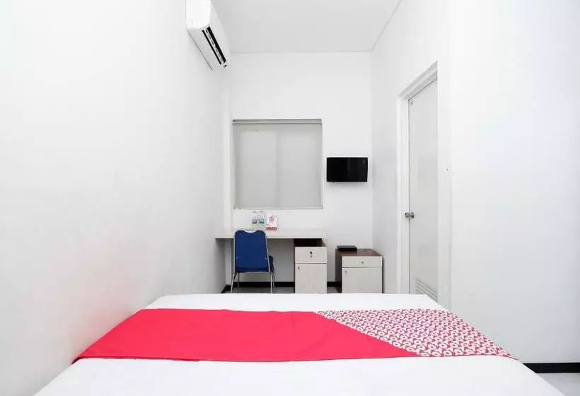 Majatalo Reddoorz Near Ahmad Yani Airport 2