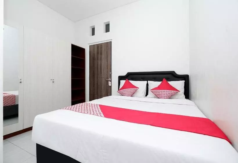 Majatalo Reddoorz Near Ahmad Yani Airport 2