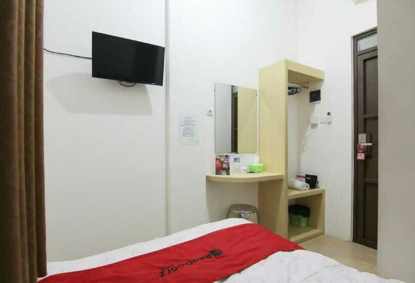 펜션 Reddoorz Near Akademi Kepolisian Semarang