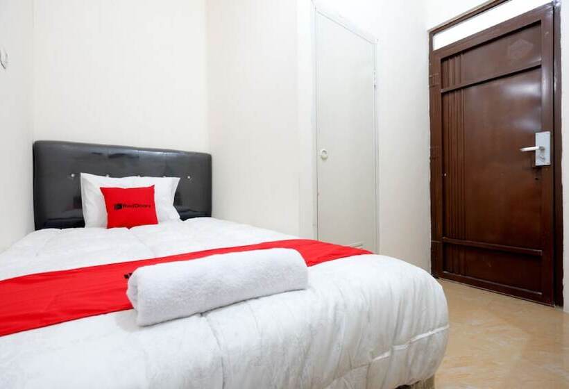 펜션 Reddoorz Near Akademi Kepolisian Semarang