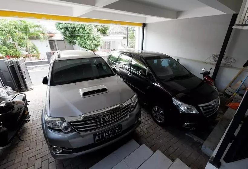 ペンション Reddoorz Near Plaza Simpang Lima