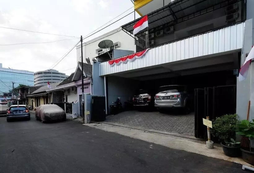 ペンション Reddoorz Near Plaza Simpang Lima